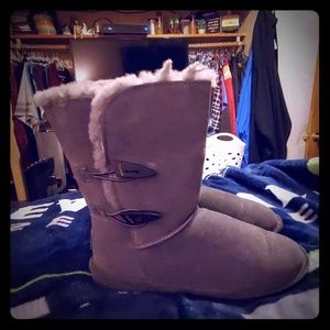 Size 10 Bearpaw boots